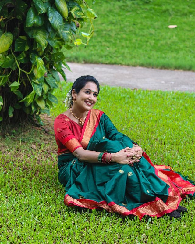 Deserving Rama Soft Banarasi Silk Saree With Sizzling Blouse Piece - Image 7