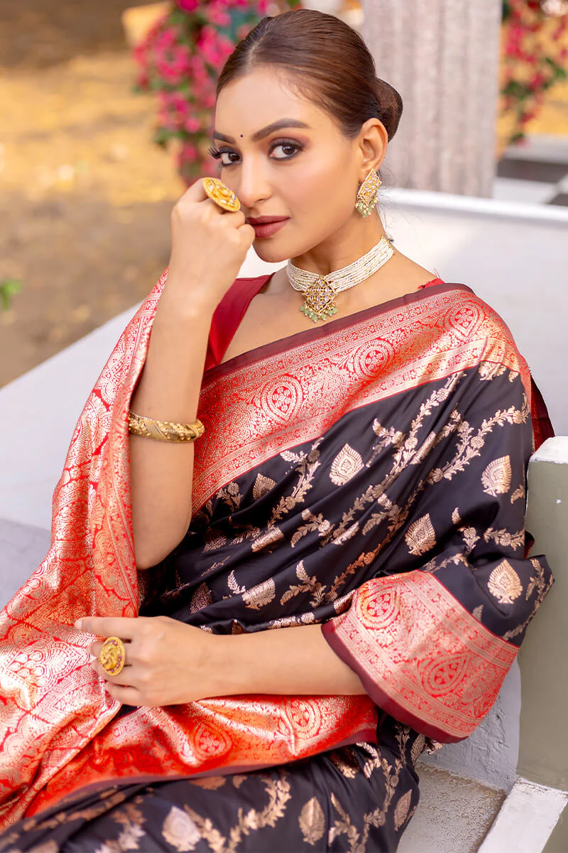 Desirable Black Soft Banarasi Silk Saree With Mesmeric Blouse Piece - Image 2