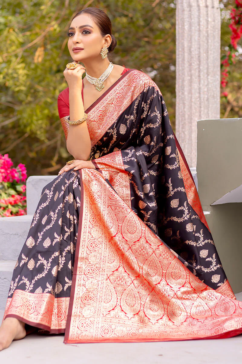 Desirable Black Soft Banarasi Silk Saree With Mesmeric Blouse Piece - Image 4
