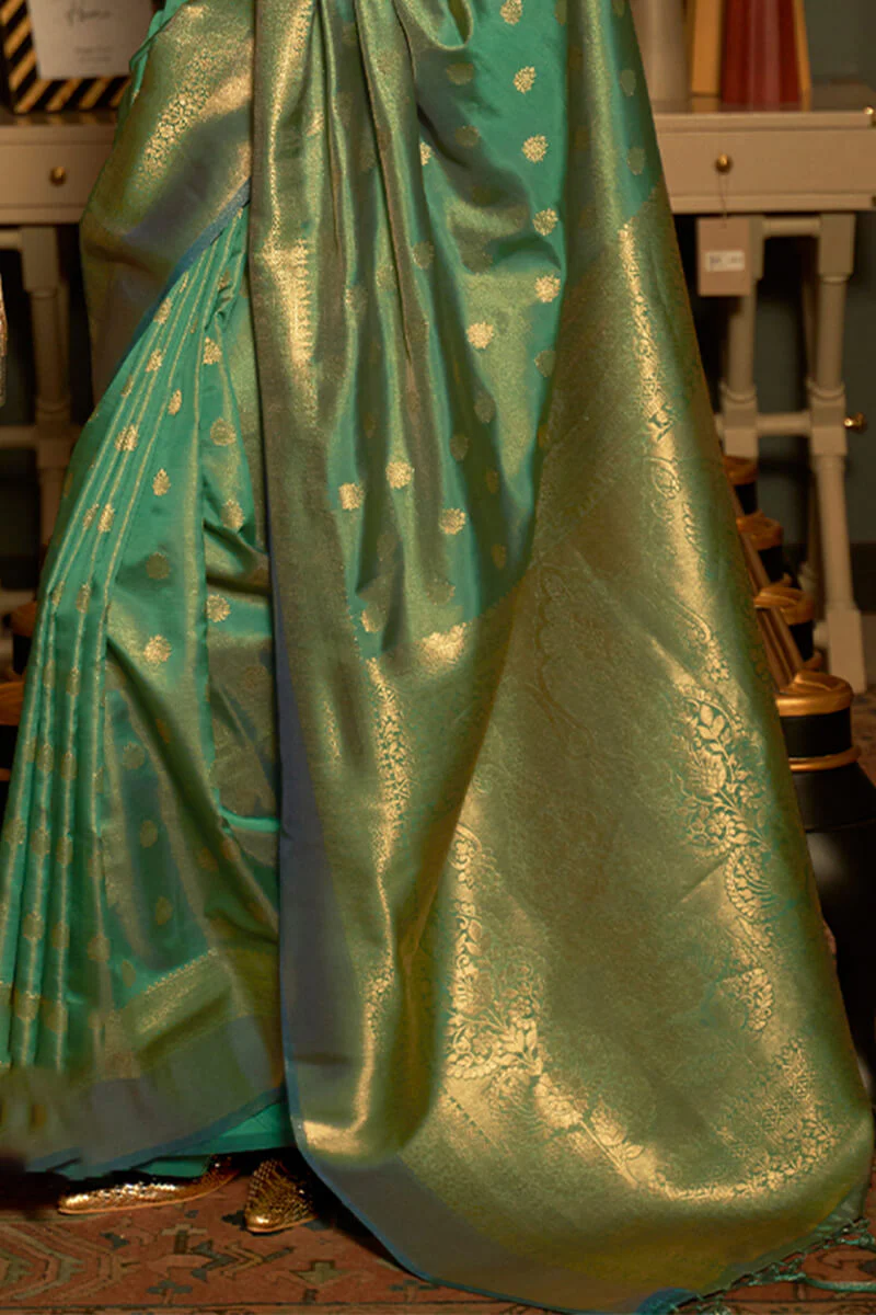 Desirable Green Kanjivaram Silk Saree With Fairytale Blouse Piece - Image 3
