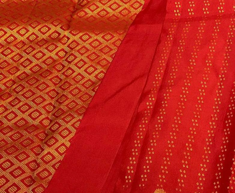 Desirable Red Soft Banarasi Silk Saree With Opulent Blouse Piece - Image 4