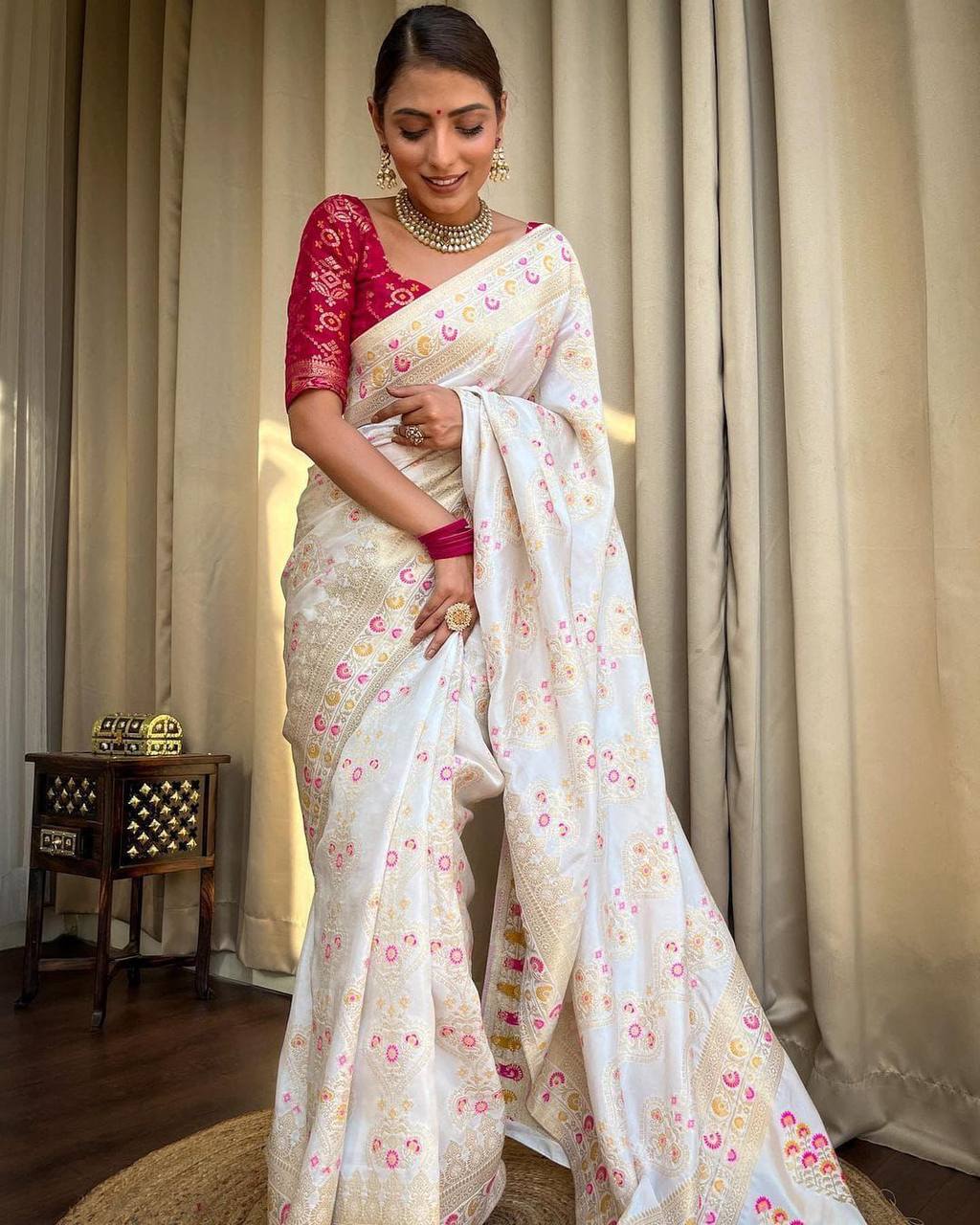 Desiring Off White Soft Silk Saree With Engrossing Blouse Piece - Image 2
