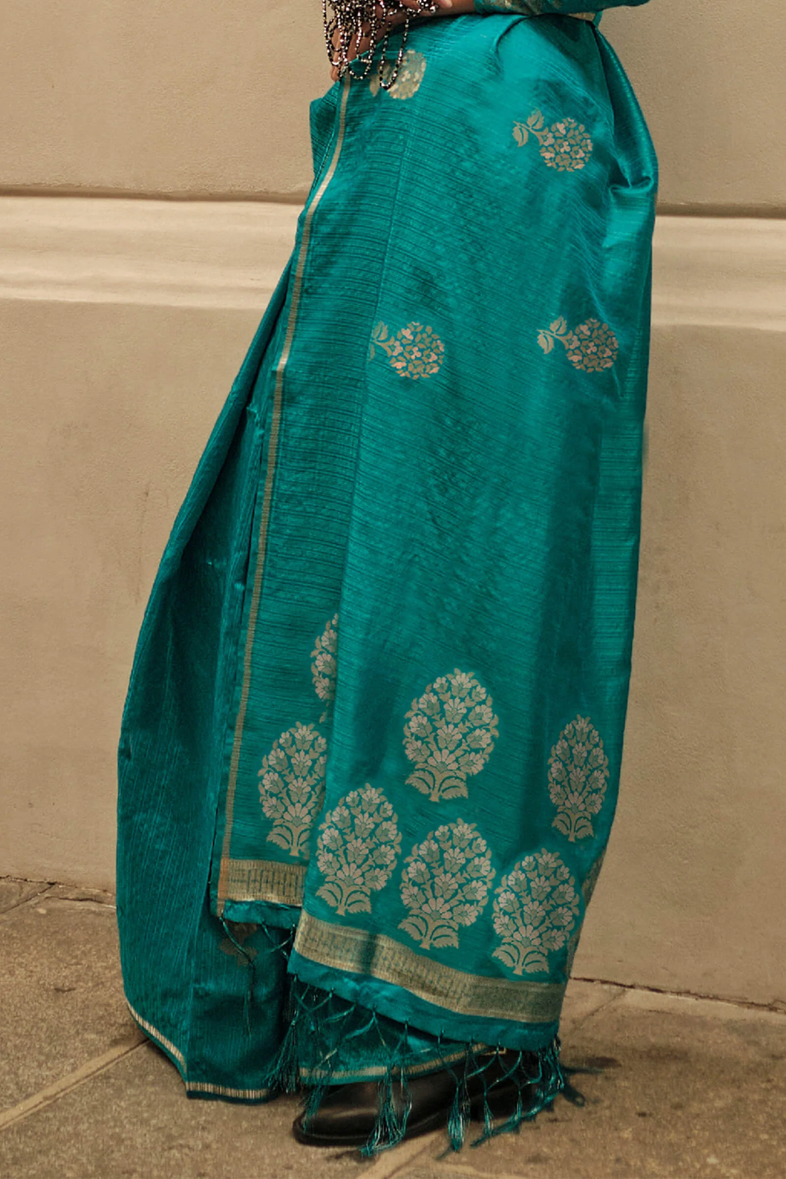 Desiring Rama Banarasi Satin Silk Saree With Prominent Blouse - Image 3