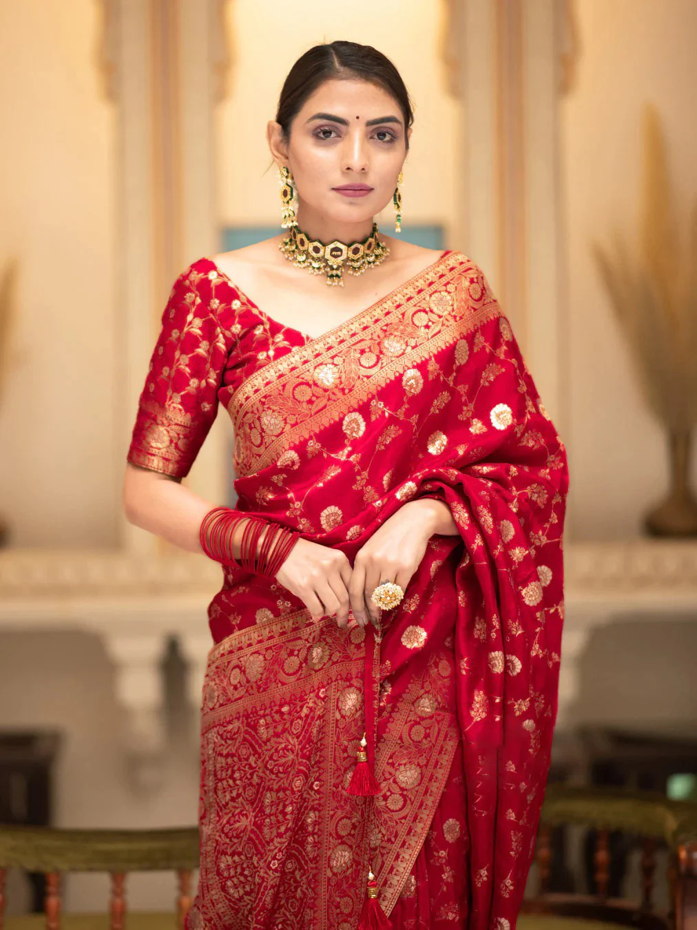 Desiring Red Soft Silk Saree With Engrossing Blouse Piece - Image 2