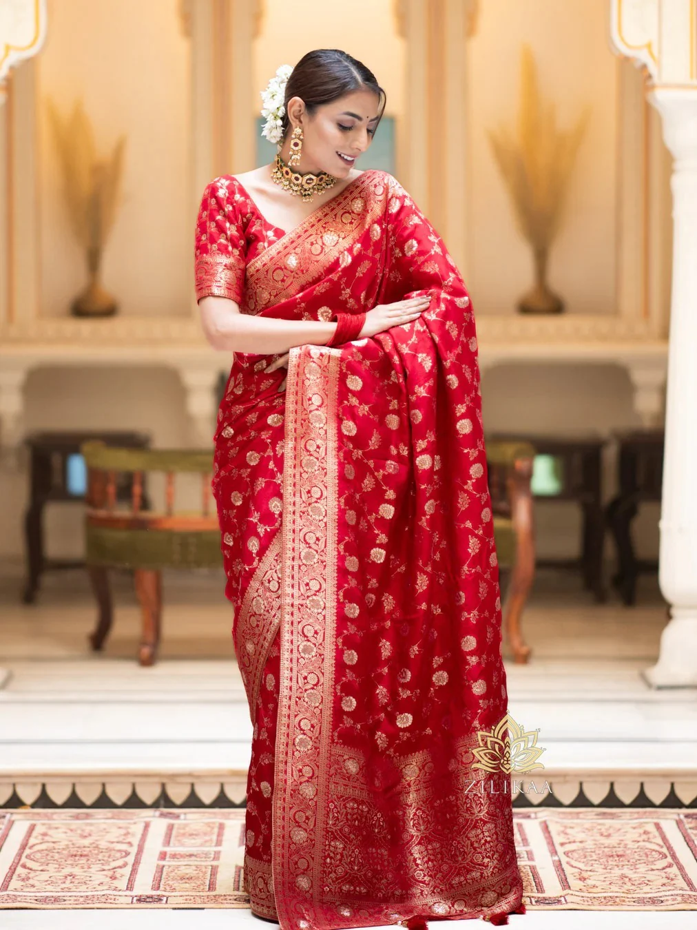 Desiring Red Soft Silk Saree With Engrossing Blouse Piece - Image 3