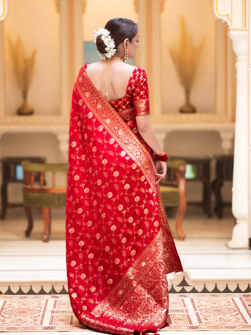 Desiring Red Soft Silk Saree With Engrossing Blouse Piece - Image 5