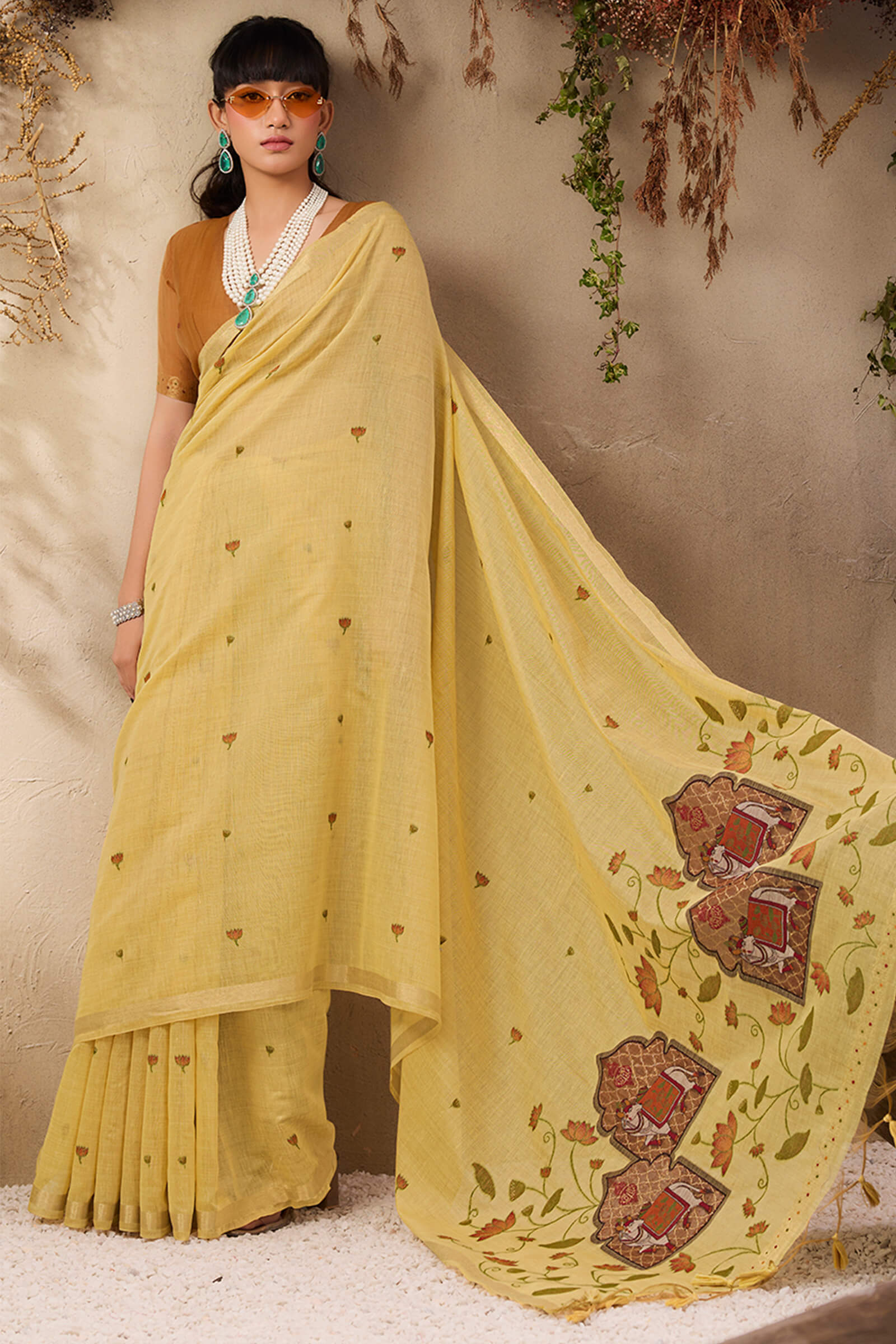 Desiring Yellow Cotton Silk Saree With Staggering Blouse Piece - Image 5