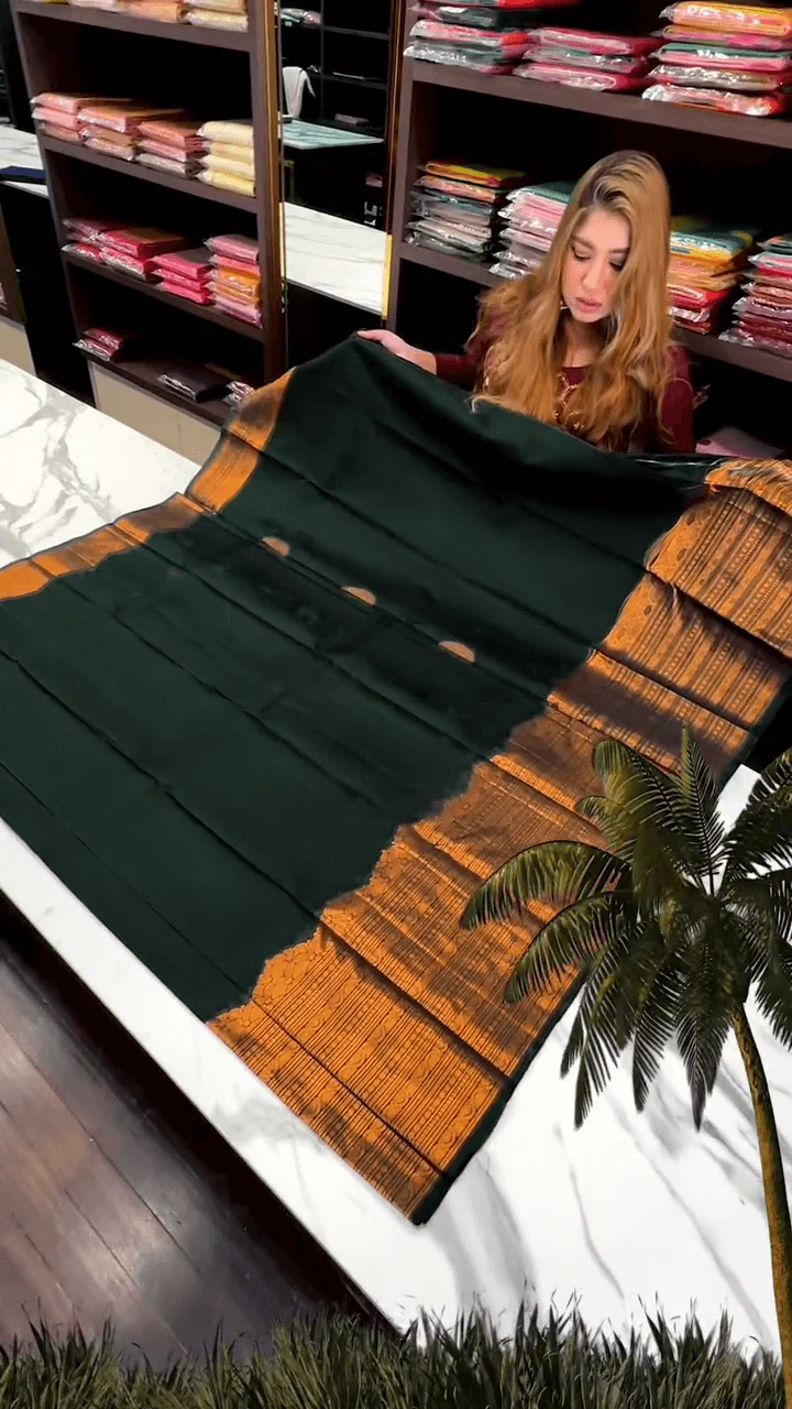 Desuetude Dark Green Soft Banarasi Silk Saree With Gorgeous Blouse Piece - Image 5