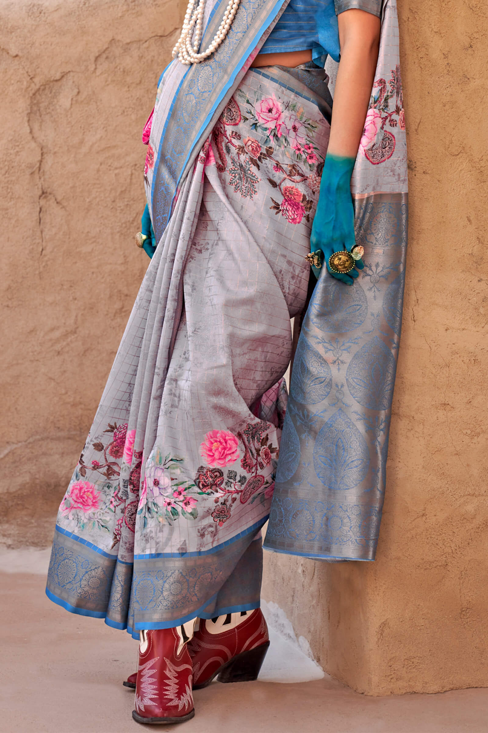 Desultory Grey Digital Printed Cotton Silk Saree With Exquisite Blouse Piece - Image 3