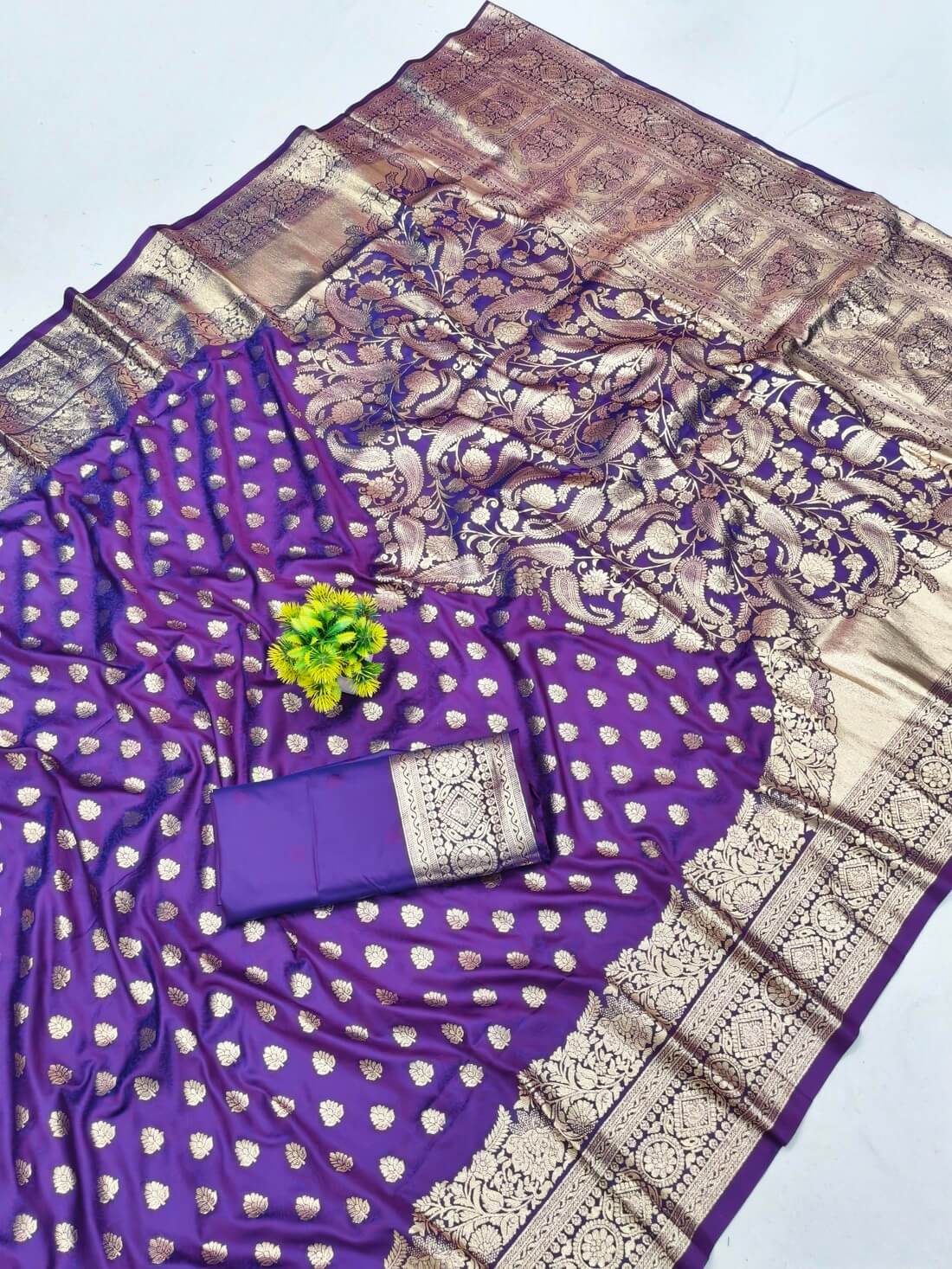 Desultory Purple Pure Zari Weaving Banarasi Silk Saree With Devastating Blouse Piece - Image 3