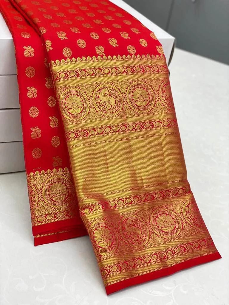 Desultory Red Soft Silk Saree With Staggering Blouse Piece - Image 2