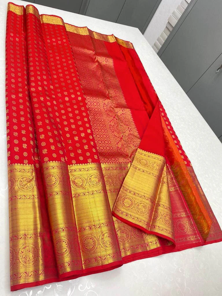 Desultory Red Soft Silk Saree With Staggering Blouse Piece - Image 3
