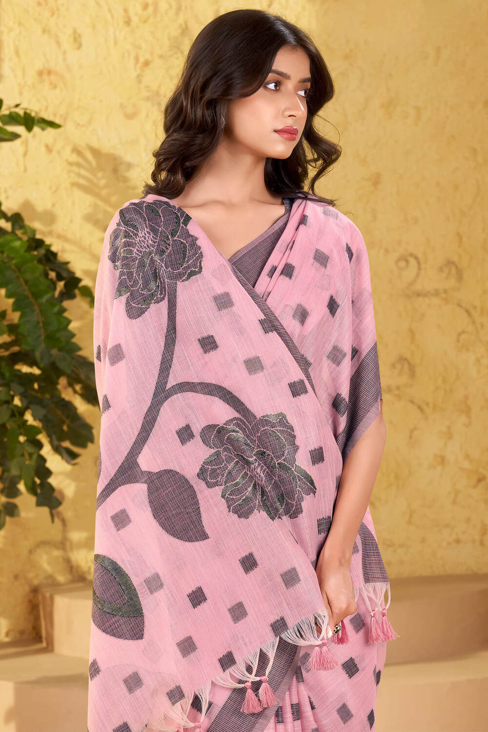 Devastating Pink Cotton Silk Saree With Tantalizing Blouse Piece - Image 4