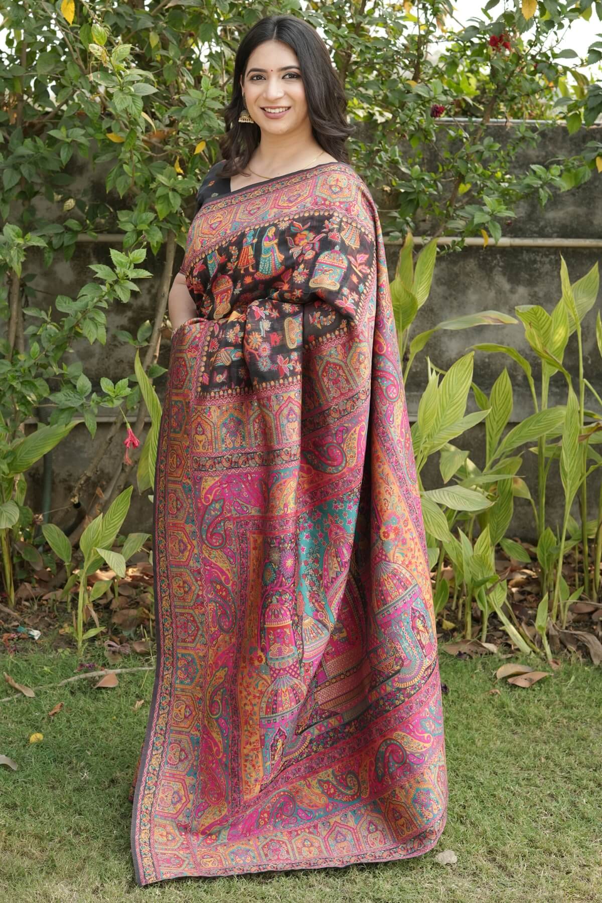 Dissemble Black Pashmina Saree With Forbearance Blouse Piece - Image 3