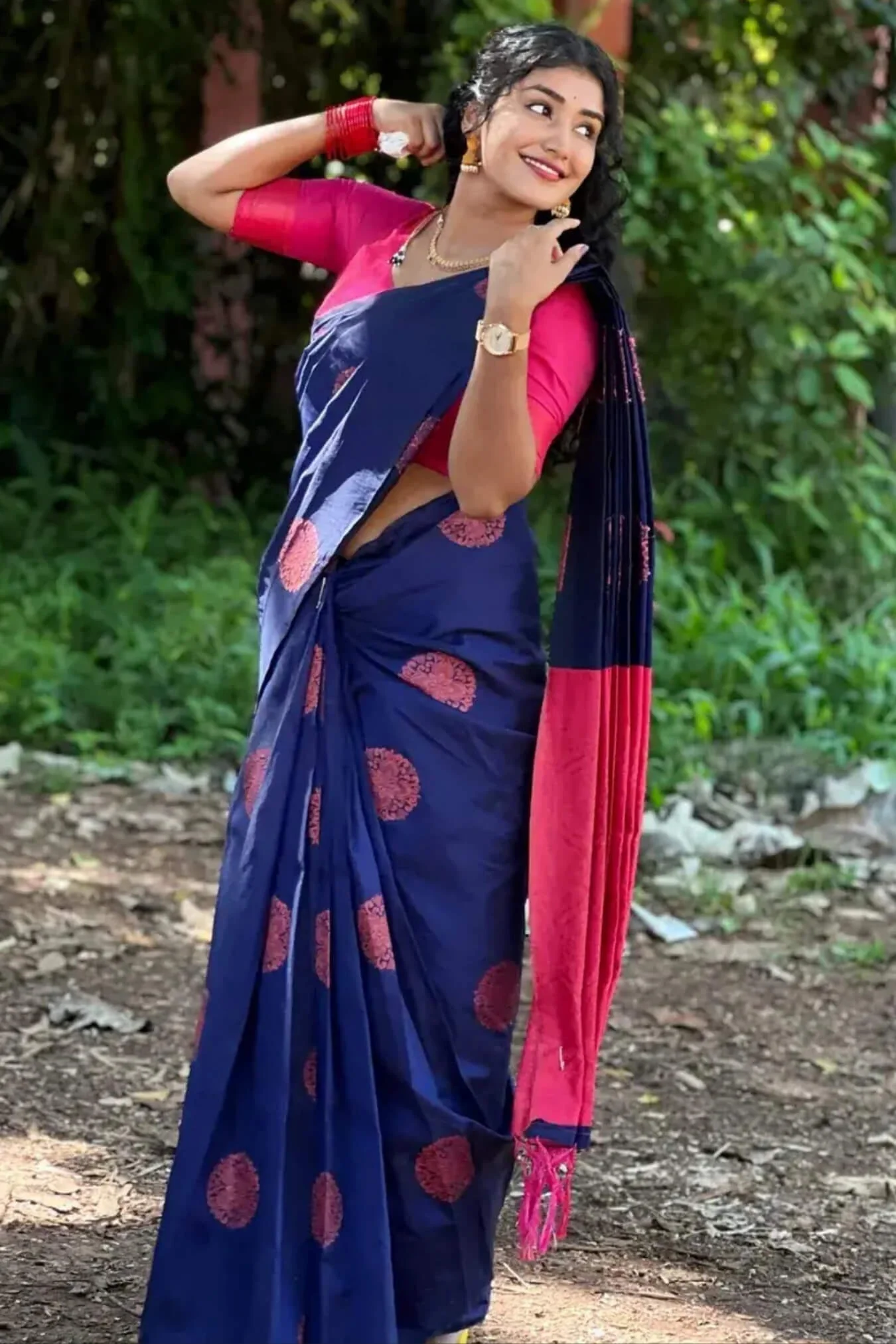 Dissemble Blue Soft Silk Saree With Chatoyant Blouse Piece - Image 4