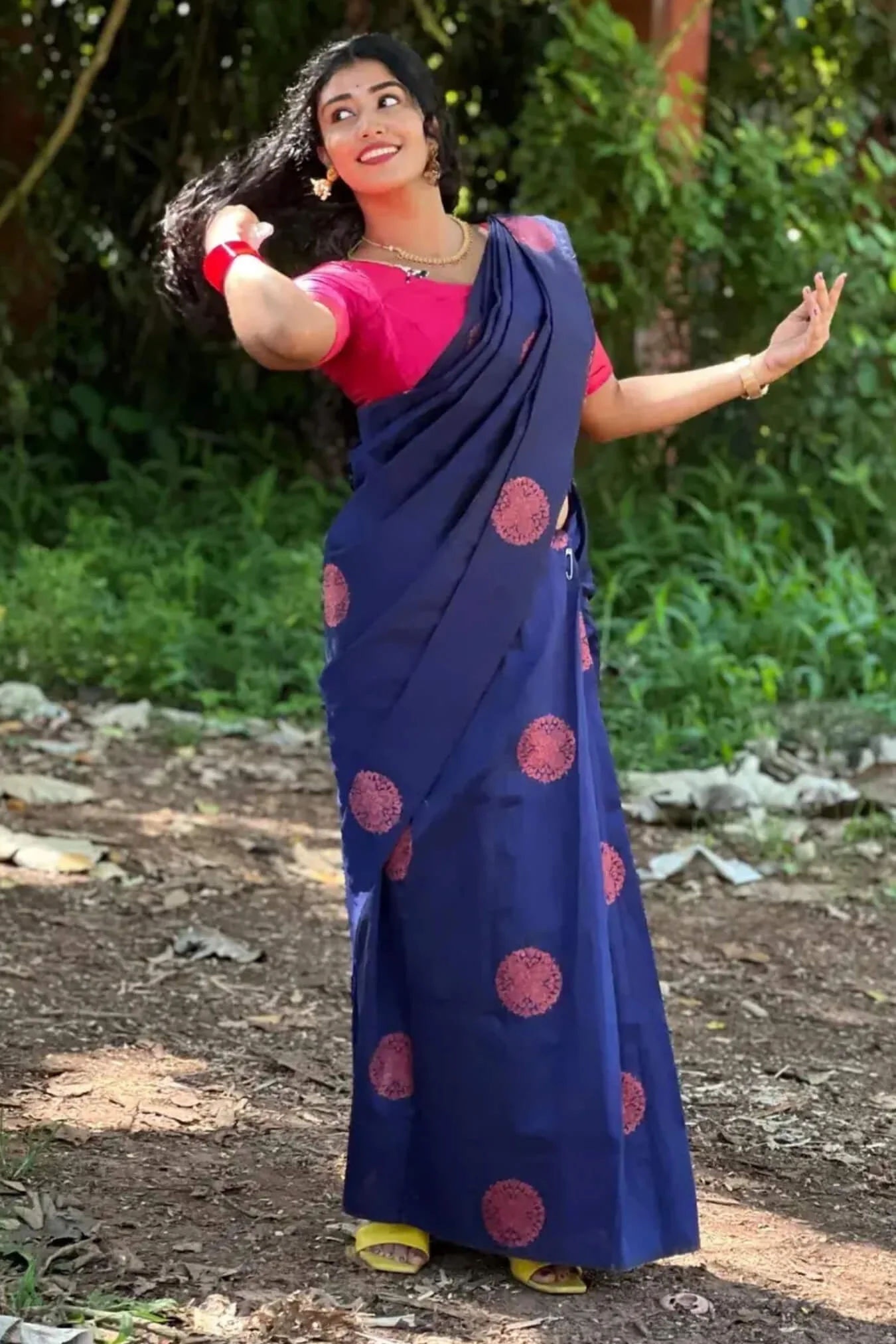 Dissemble Blue Soft Silk Saree With Chatoyant Blouse Piece - Image 5