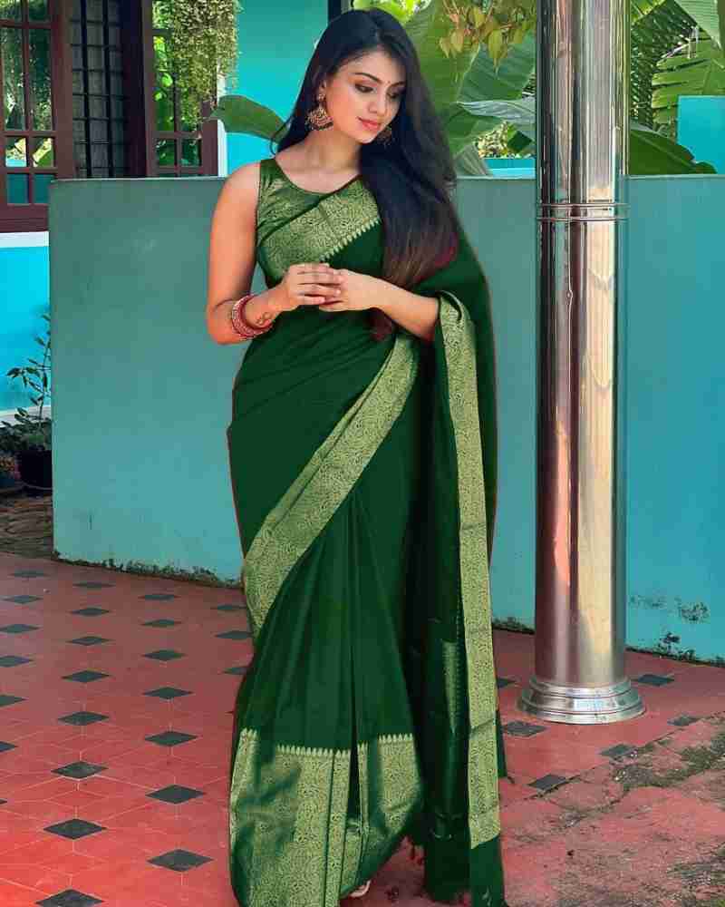 Dissemble Green Soft Silk Saree With Fairytale Blouse Piece - Image 2