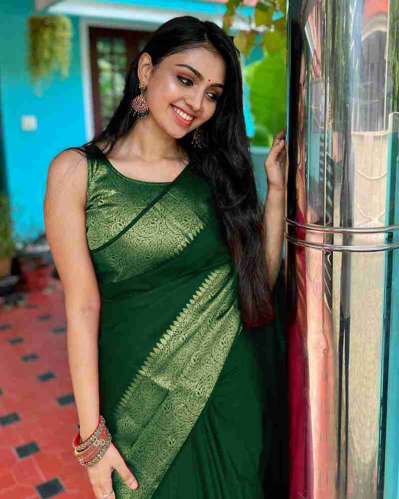 Dissemble Green Soft Silk Saree With Fairytale Blouse Piece - Image 3