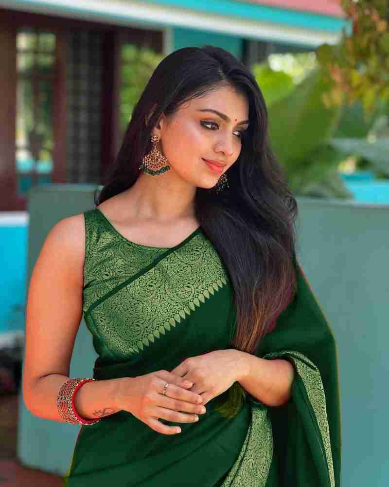 Dissemble Green Soft Silk Saree With Fairytale Blouse Piece - Image 4