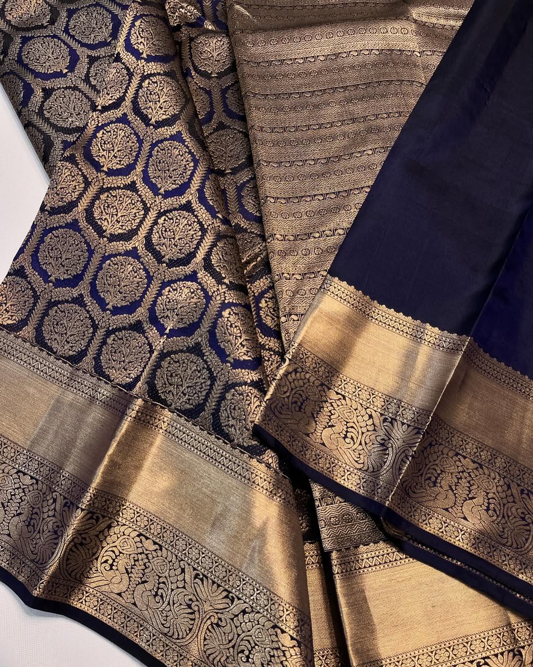 Dissemble Navy Blue Soft Banarasi Silk Saree With Propinquity Blouse Piece - Image 3