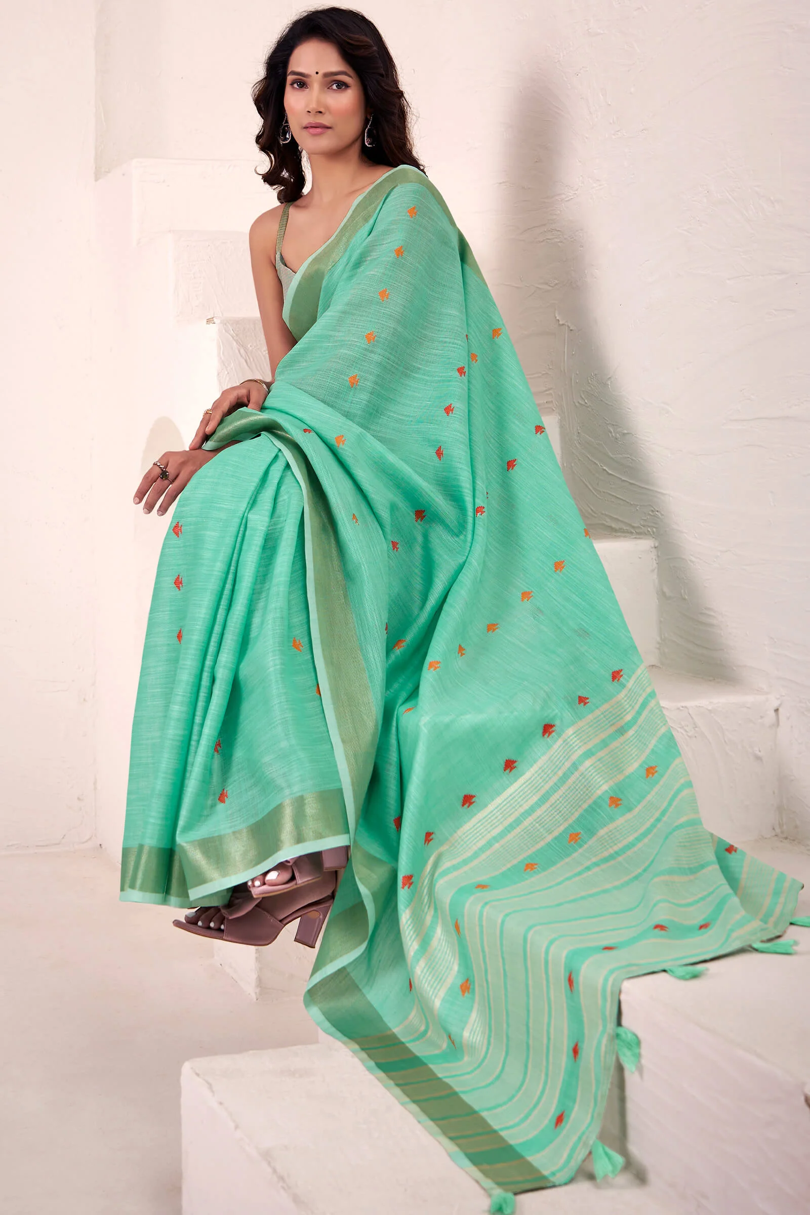 Dissemble Turquoise Cotton Silk Saree With Classy Blouse Piece - Image 3