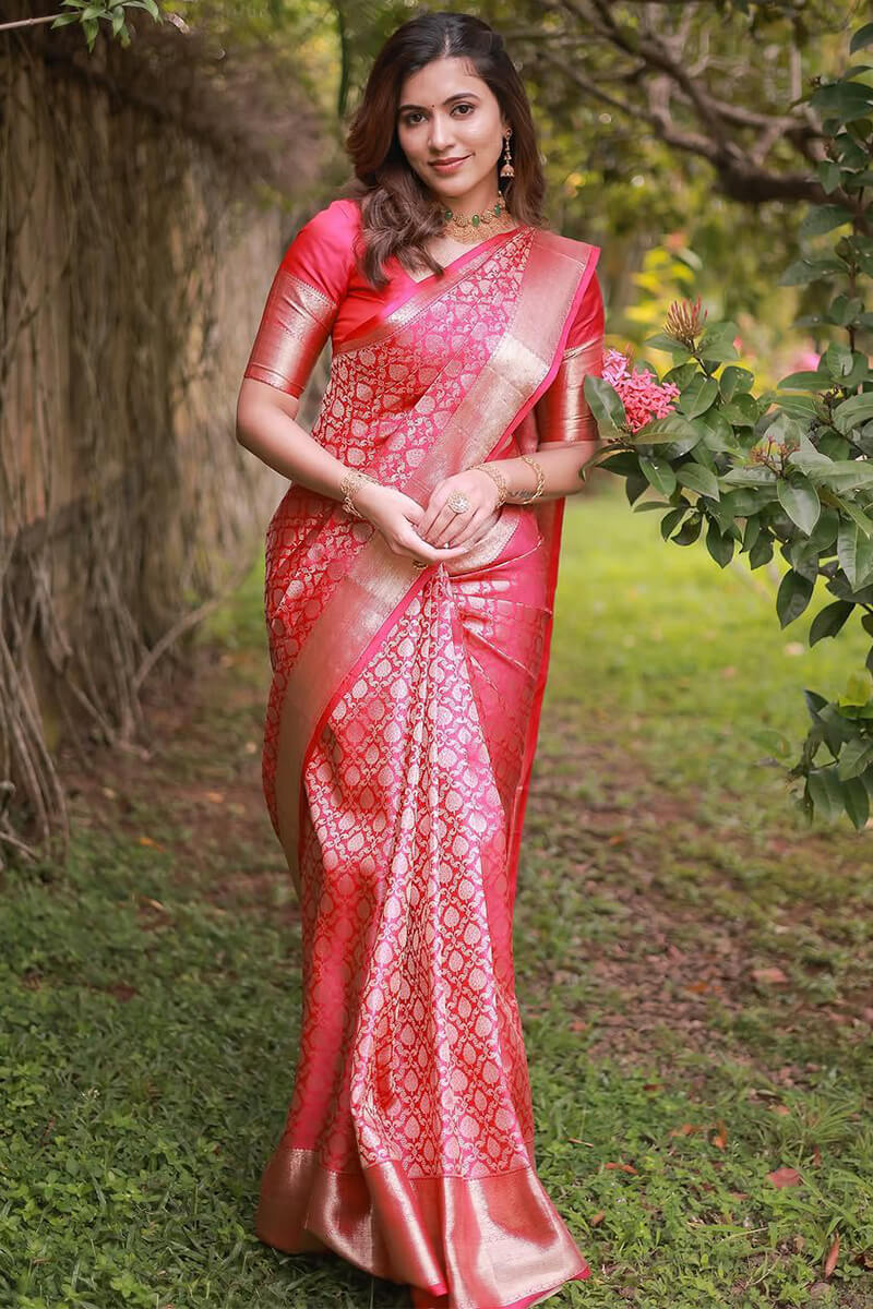 Divine Dark Pink Soft Silk Saree With Denouement Blouse Piece - Image 4