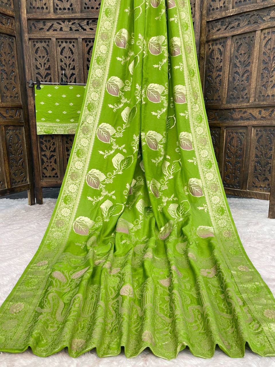 Divine Parrot Banarasi Dola Silk Saree With Dulcet Blouse Piece - Image 2