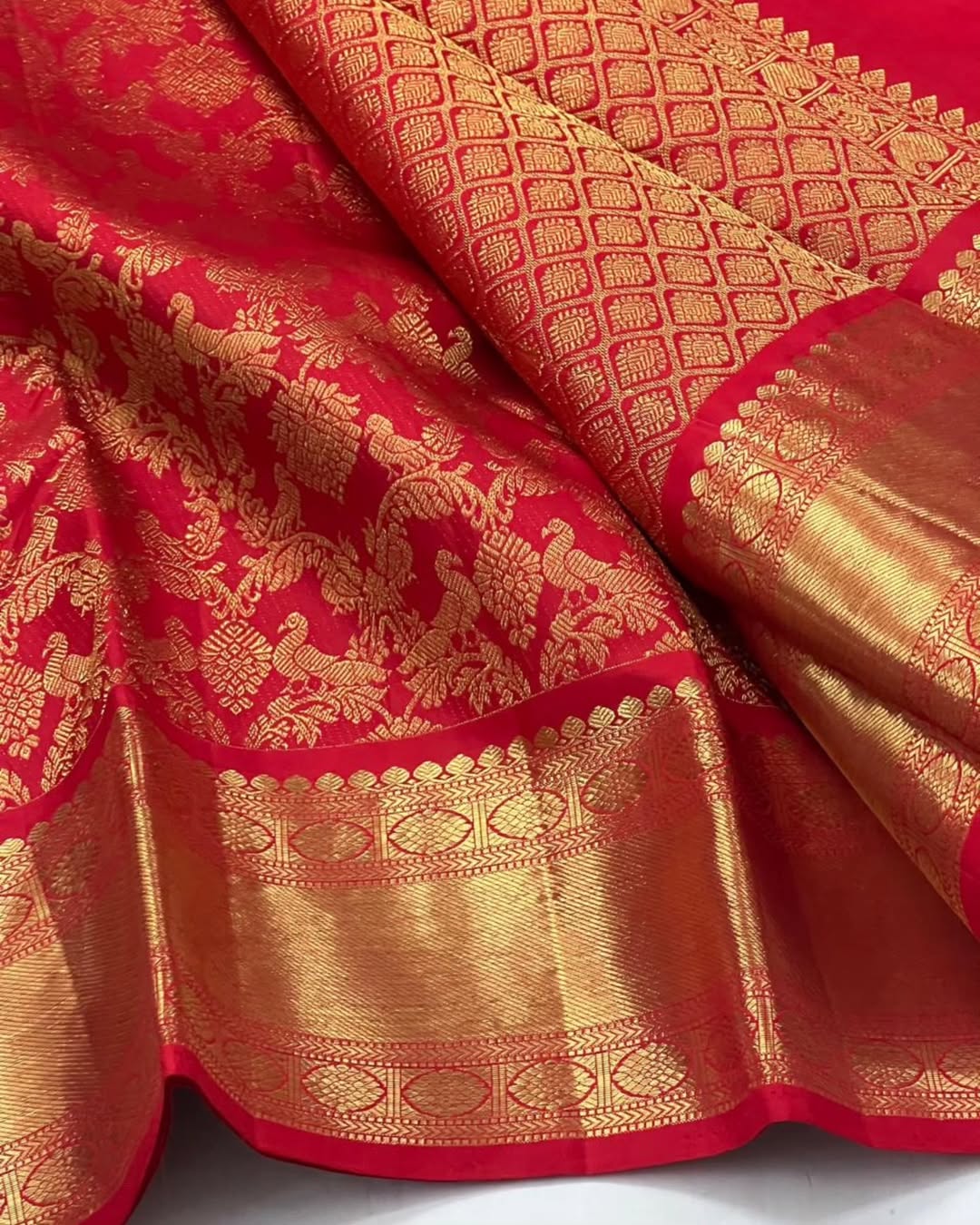 Divine Red Soft Banarasi Silk Saree With Trendy Blouse Piece - Image 7