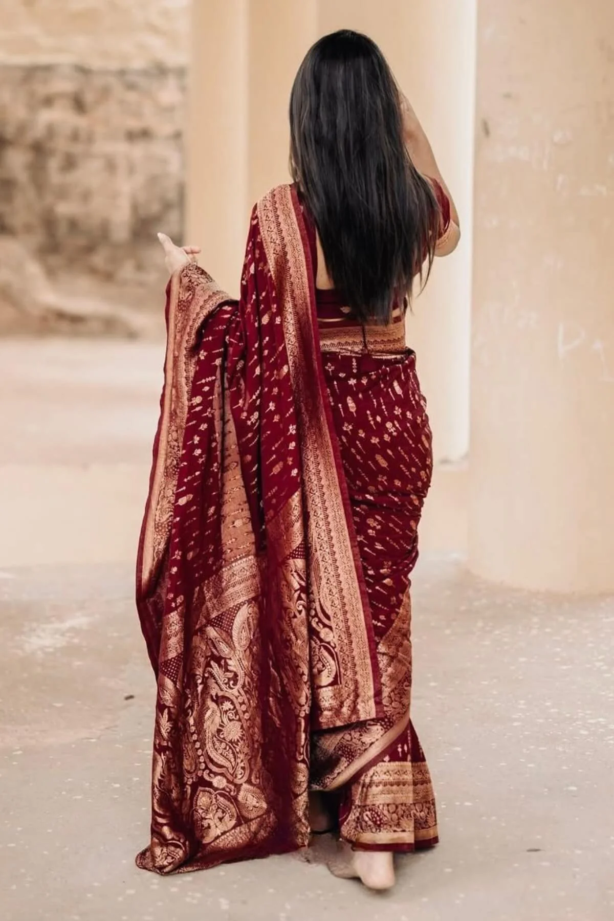 Dulcet Maroon Soft Silk Saree With Twirling Blouse Piece - Image 5