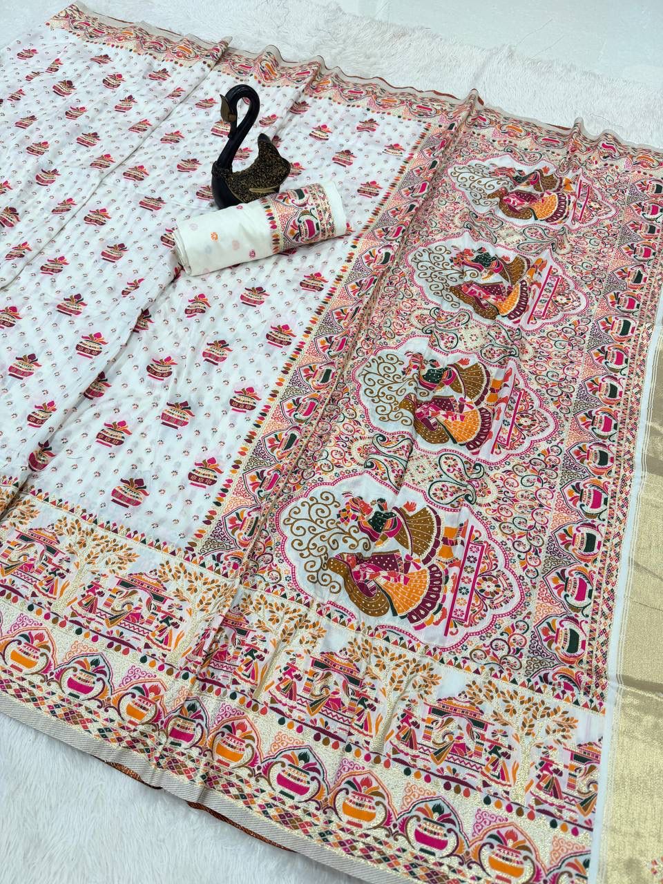 Ebullience Off White Pashmina Saree With Surpassing Blouse Piece - Image 3