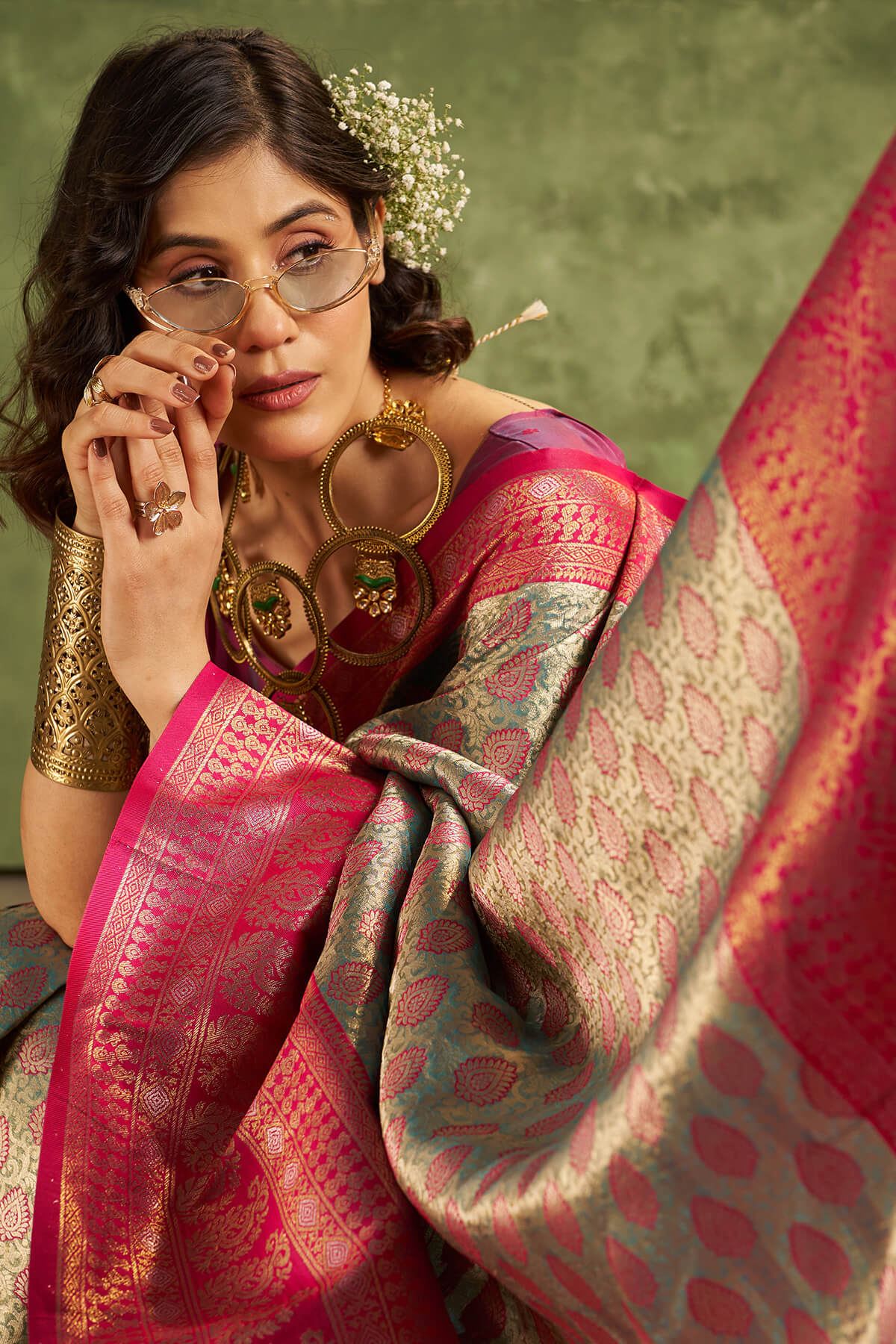 Ebullience Rama Kanjivaram Silk Saree With Extraordinary Blouse Piece - Image 2