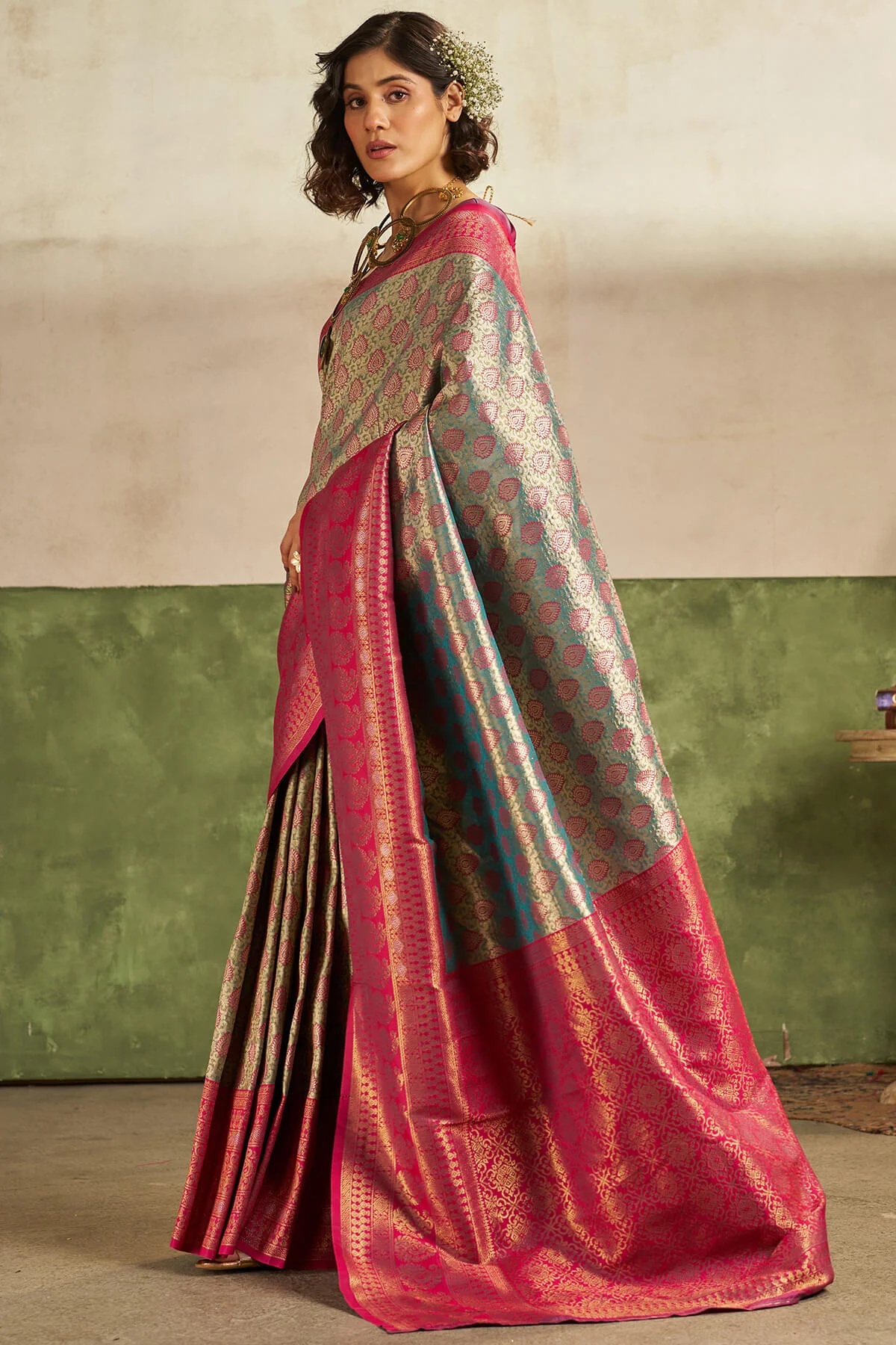 Ebullience Rama Kanjivaram Silk Saree With Extraordinary Blouse Piece - Image 3