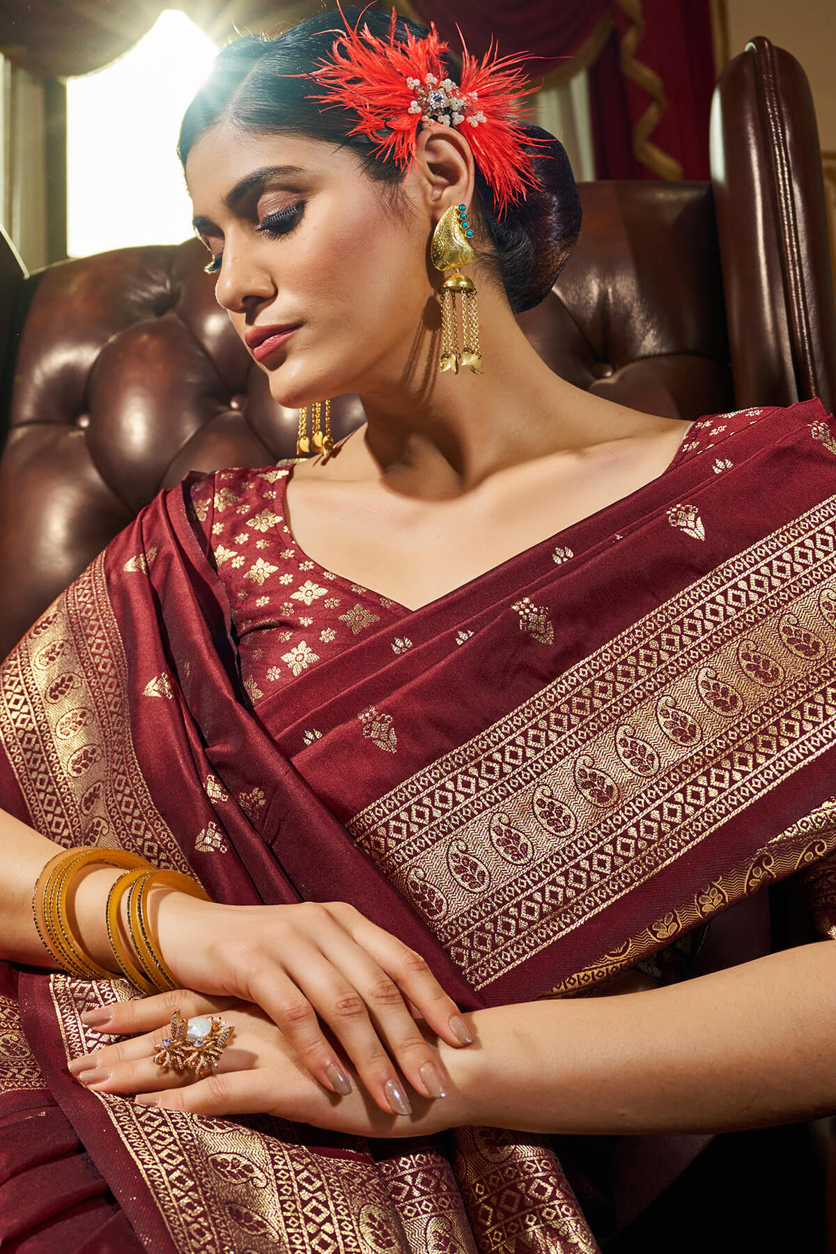 Eclat Maroon Pure Zari Weaving Banarasi Silk Saree With Fragrant Blouse Piece - Image 4