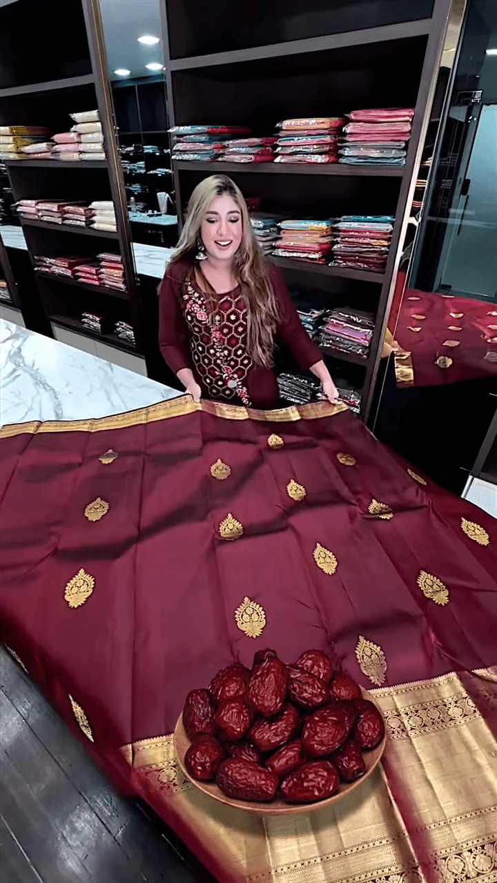 Eclat Maroon Soft Banarasi Silk Saree With Flameboyant Blouse Piece - Image 6