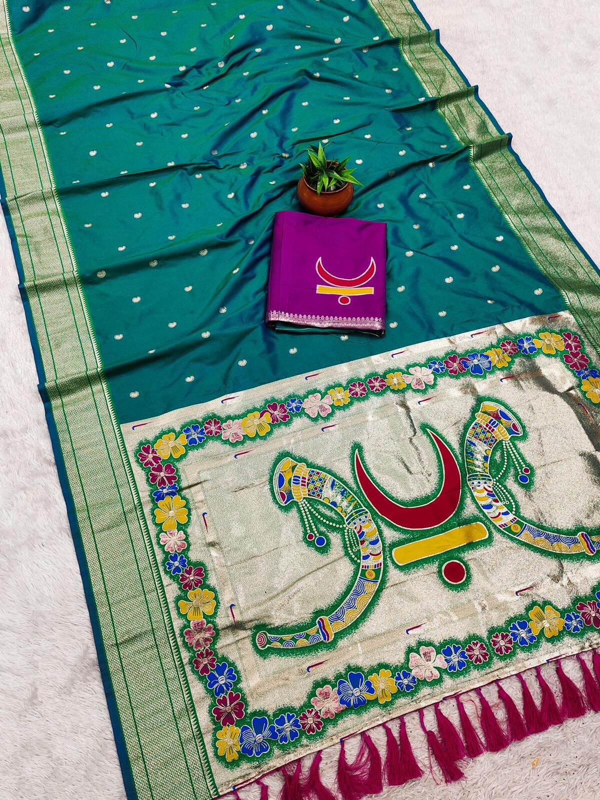 Eclat Rama Paithani Silk Saree With Desultory Blouse Piece