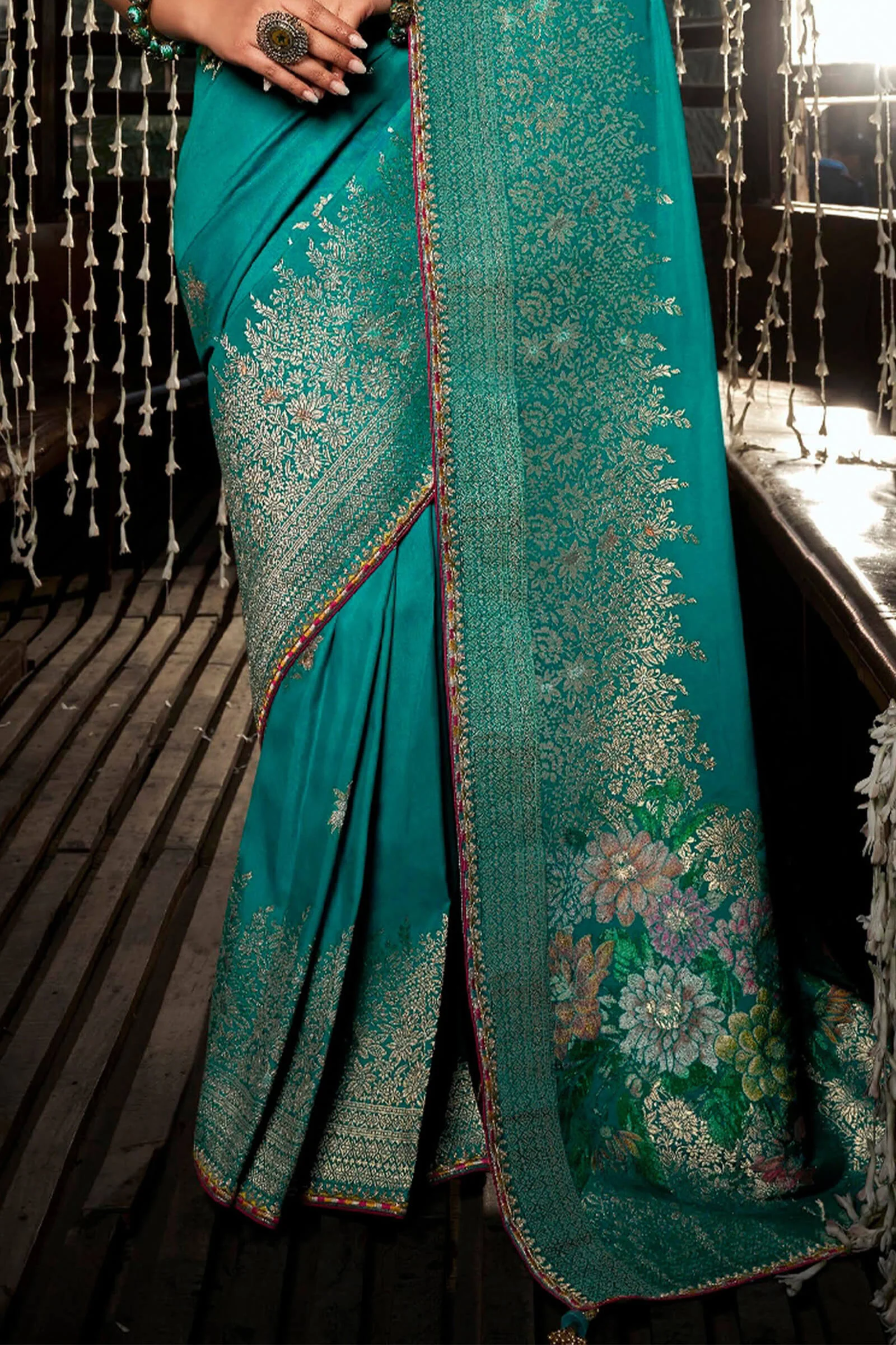 Eclat Sea Green Pure Viscose Dola Silk Saree With Enigmatic Blouse Piece - Image 4