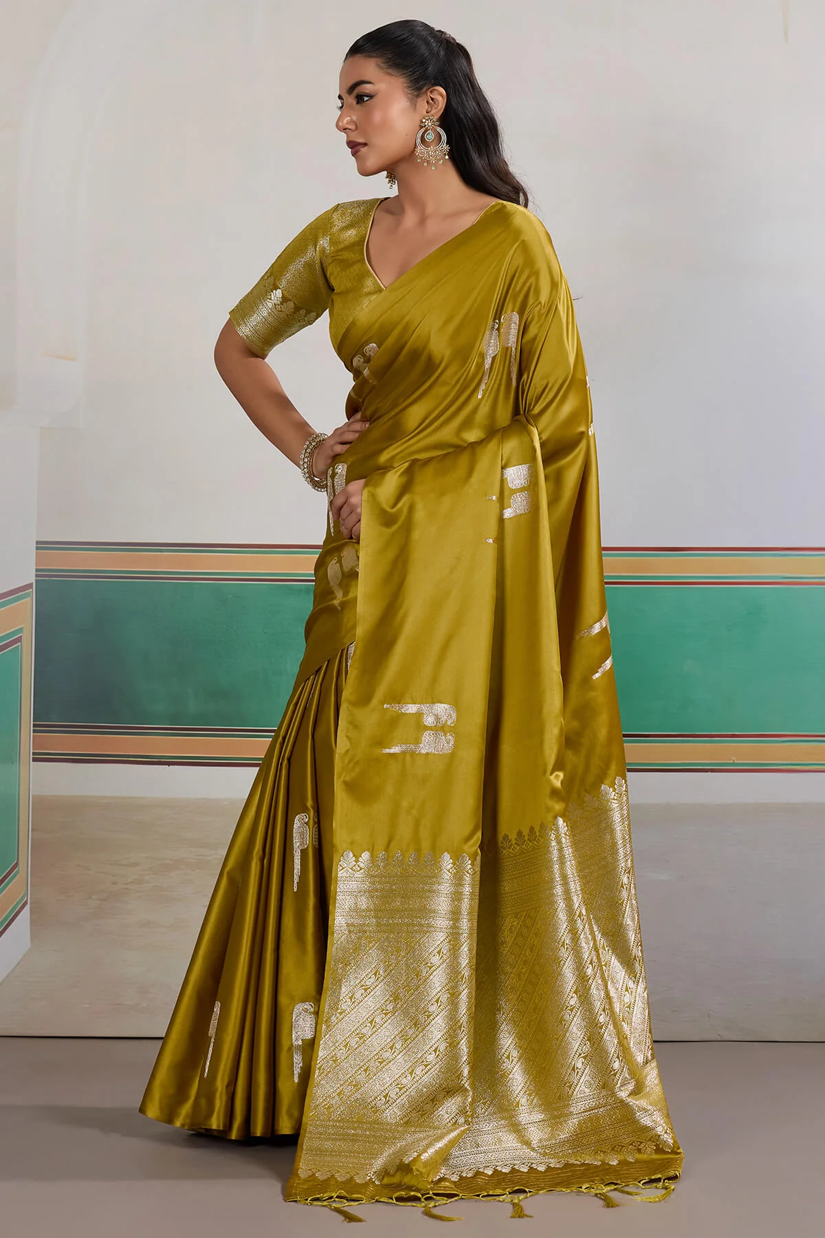 Efflorescence Mustard Banarasi Satin Silk Saree With Comely Blouse - Image 4
