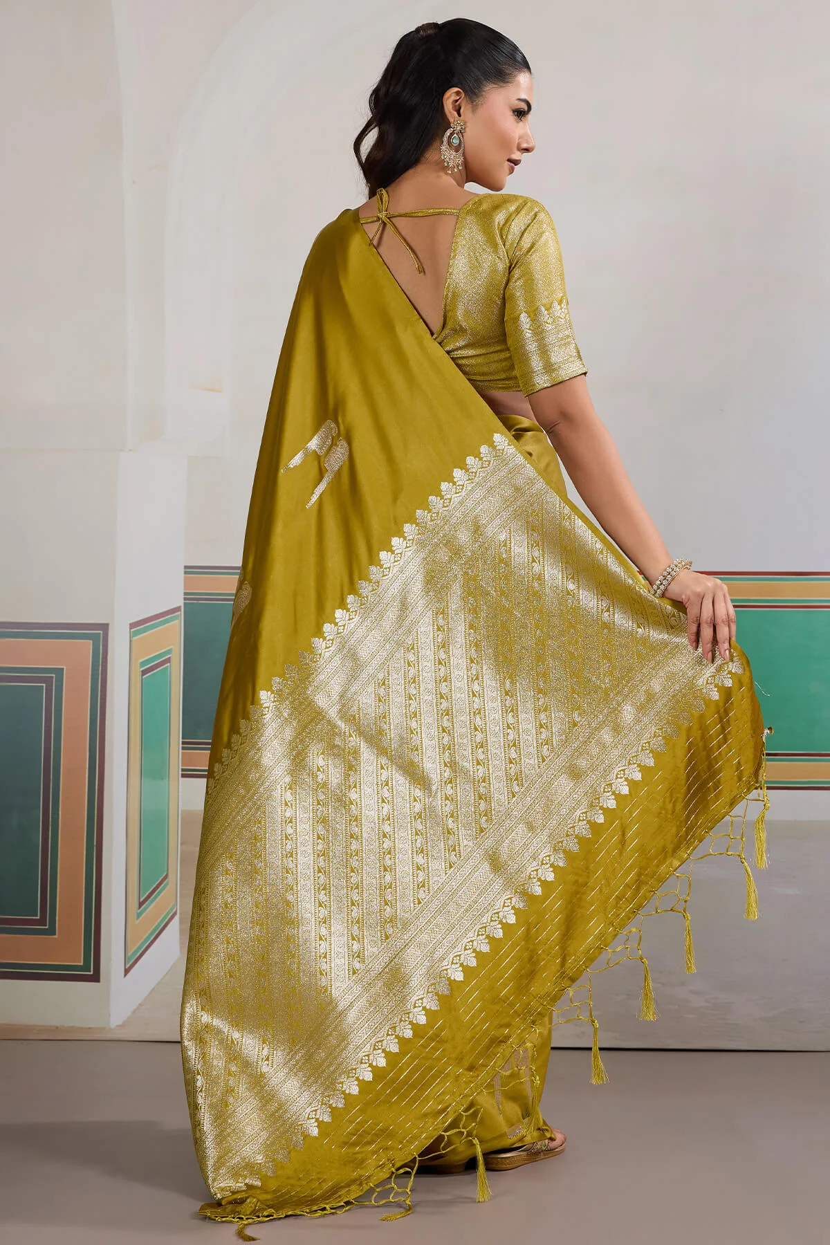 Efflorescence Mustard Banarasi Satin Silk Saree With Comely Blouse - Image 5