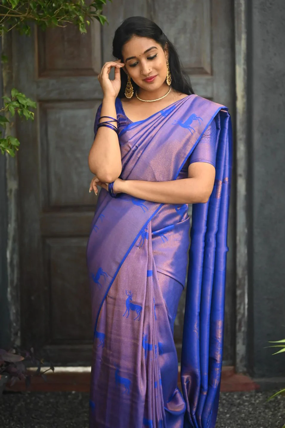 Efflorescence Royal Blue Soft Silk Saree With Nemesis Blouse Piece - Image 3