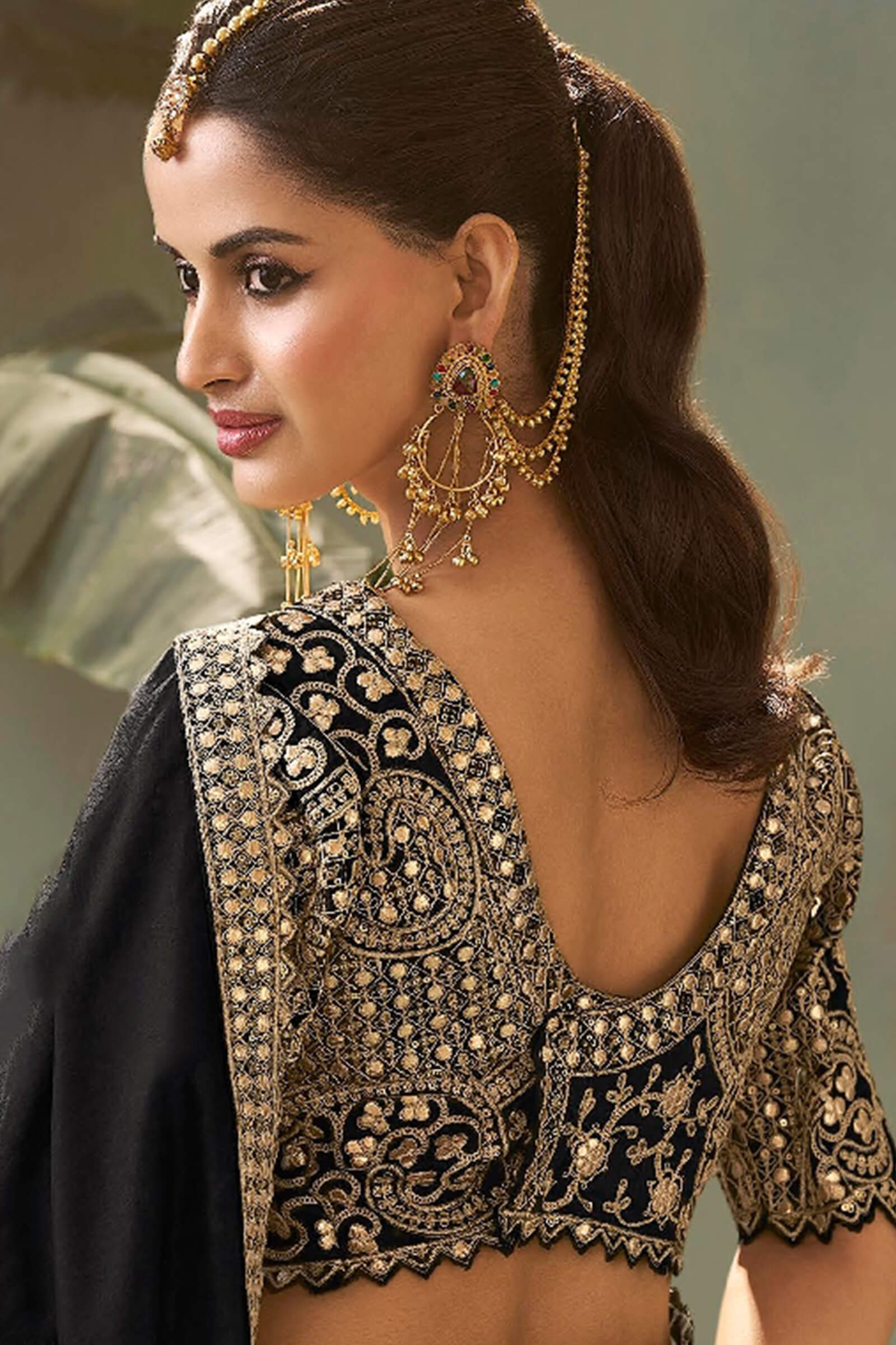Effulgent Black Soft Silk Embroidery Work Saree With Ailurophile Blouse Piece - Image 2