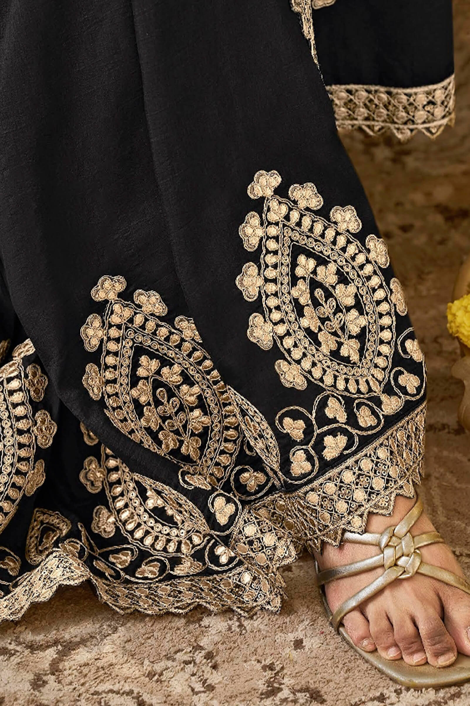 Effulgent Black Soft Silk Embroidery Work Saree With Ailurophile Blouse Piece - Image 4
