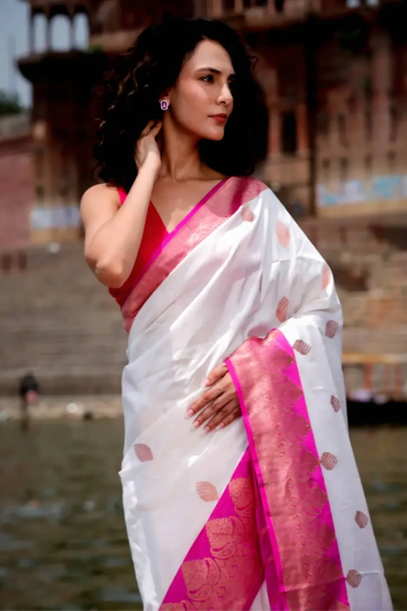 Effulgent Off White Soft Silk Saree With Nectarous Blouse Piece - Image 5