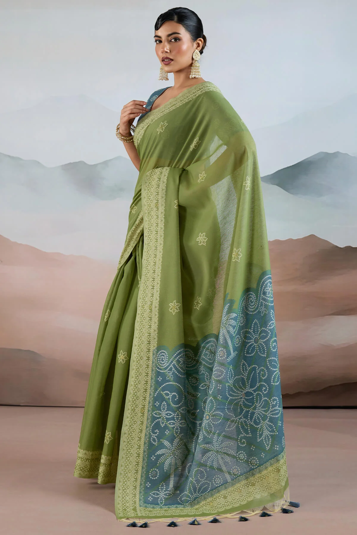 Elaborate Green Cotton Silk Saree With Flameboyant Blouse Piece - Image 4