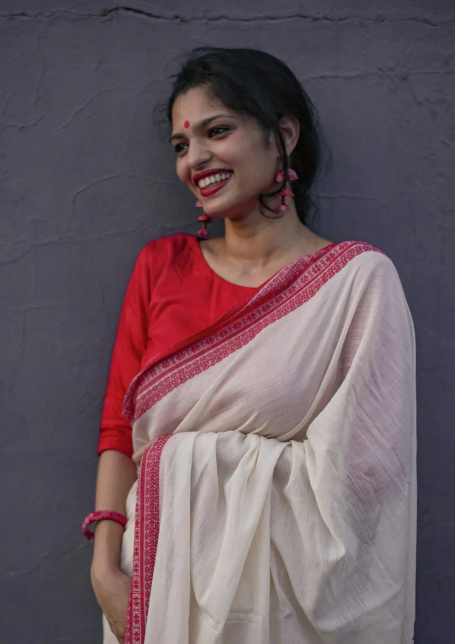 Elegant Off White Cotton Silk Saree With Demanding Blouse Piece - Image 3