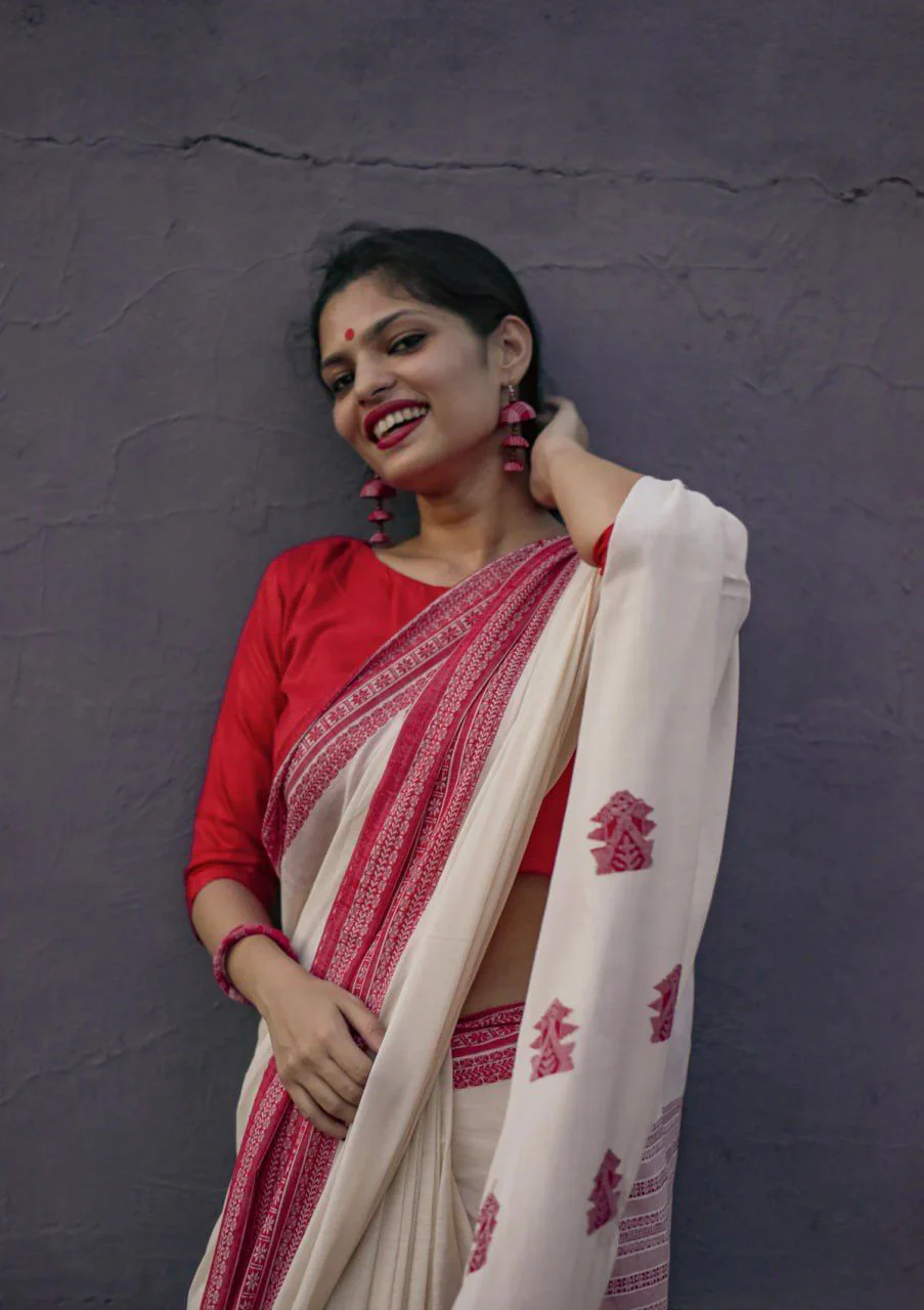 Elegant Off White Cotton Silk Saree With Demanding Blouse Piece - Image 4