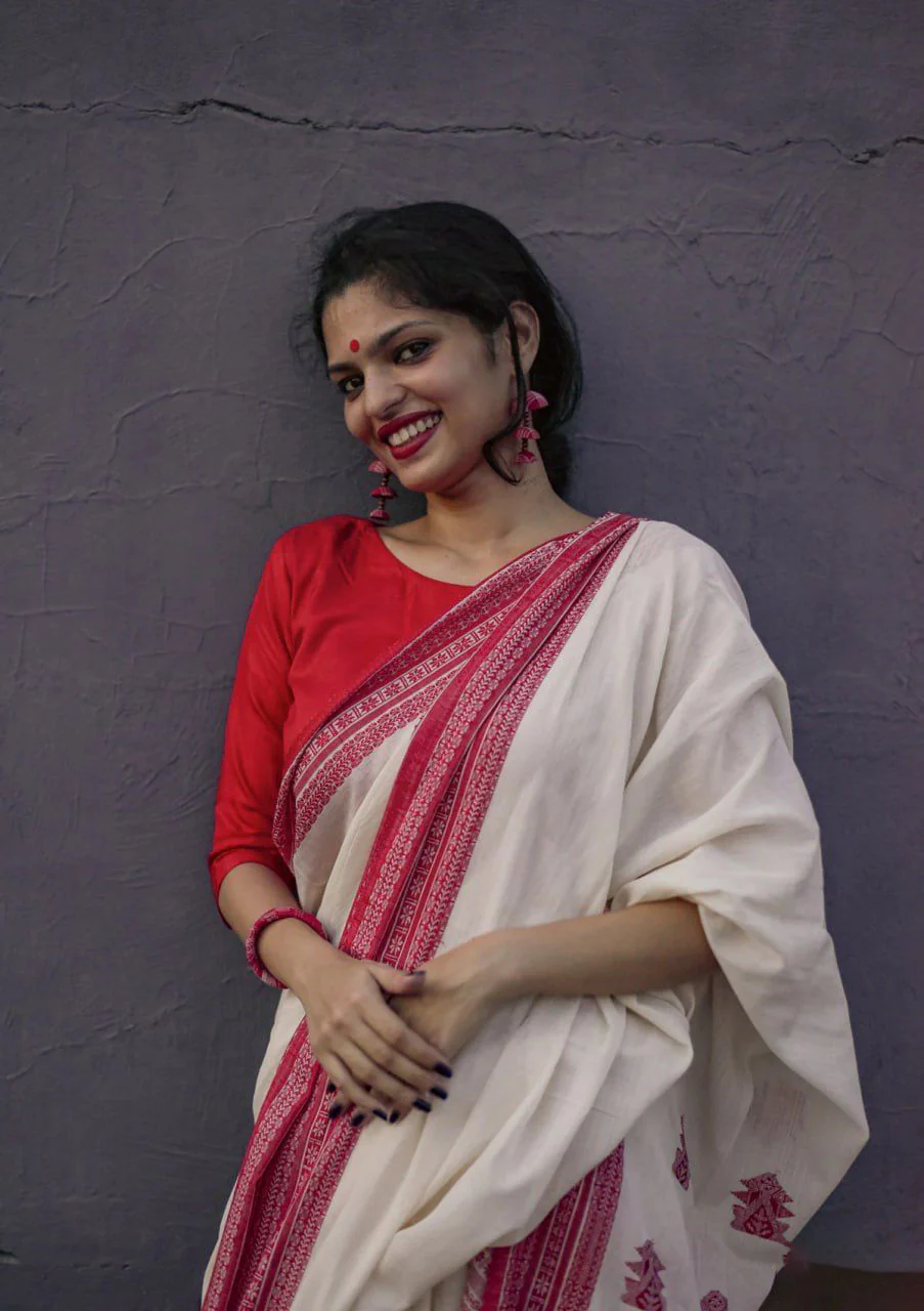 Elegant Off White Cotton Silk Saree With Demanding Blouse Piece - Image 5