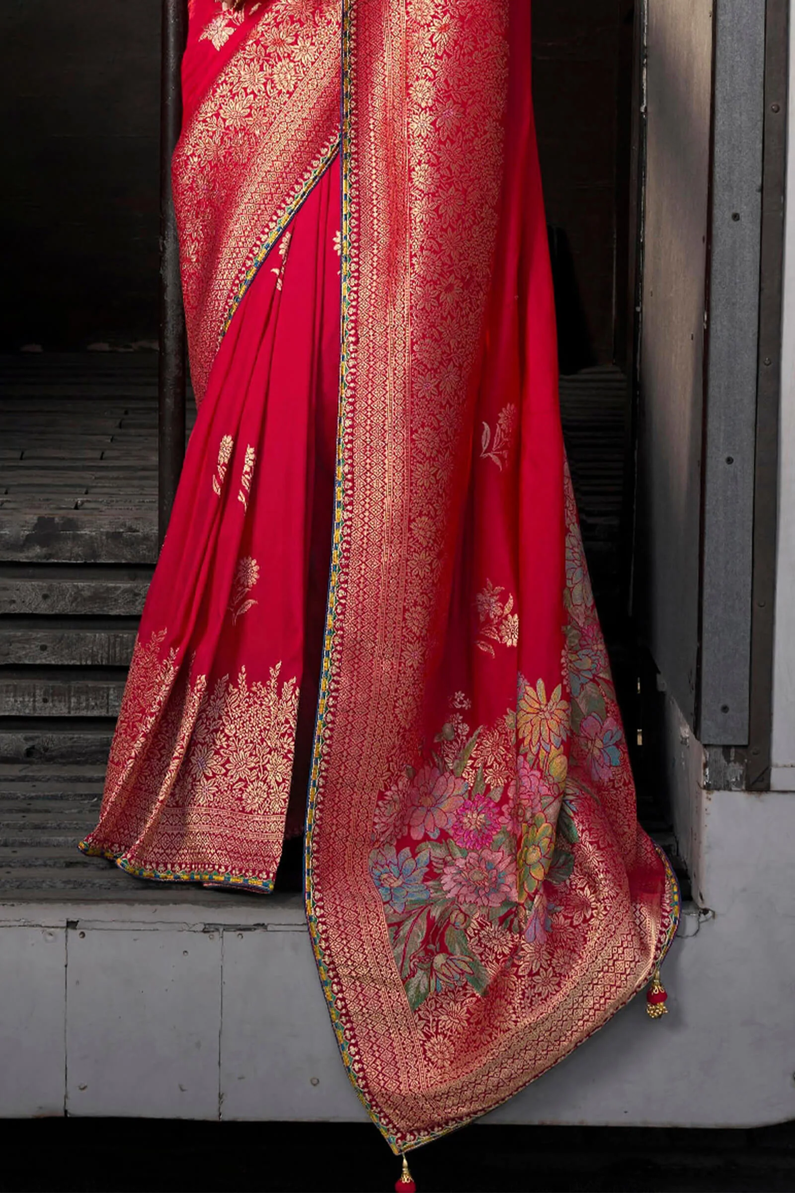 Elegant Red Pure Viscose Dola Silk Saree With Dissemble Blouse Piece - Image 4
