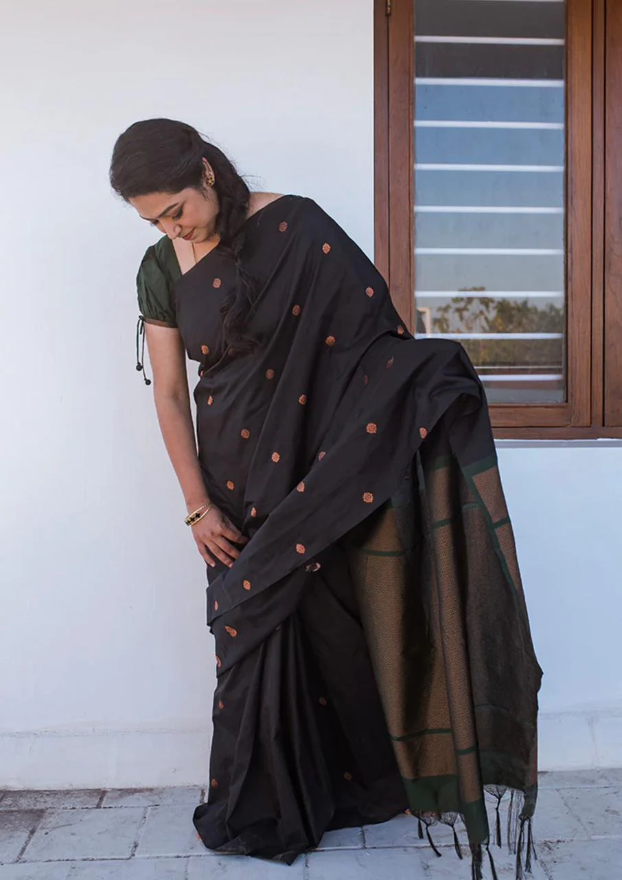 Elision Black Soft Silk Saree With Comely Blouse Piece - Image 5