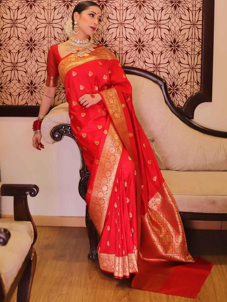 Eloquence Red Soft Silk Saree With Marvellous Blouse Piece - Image 5