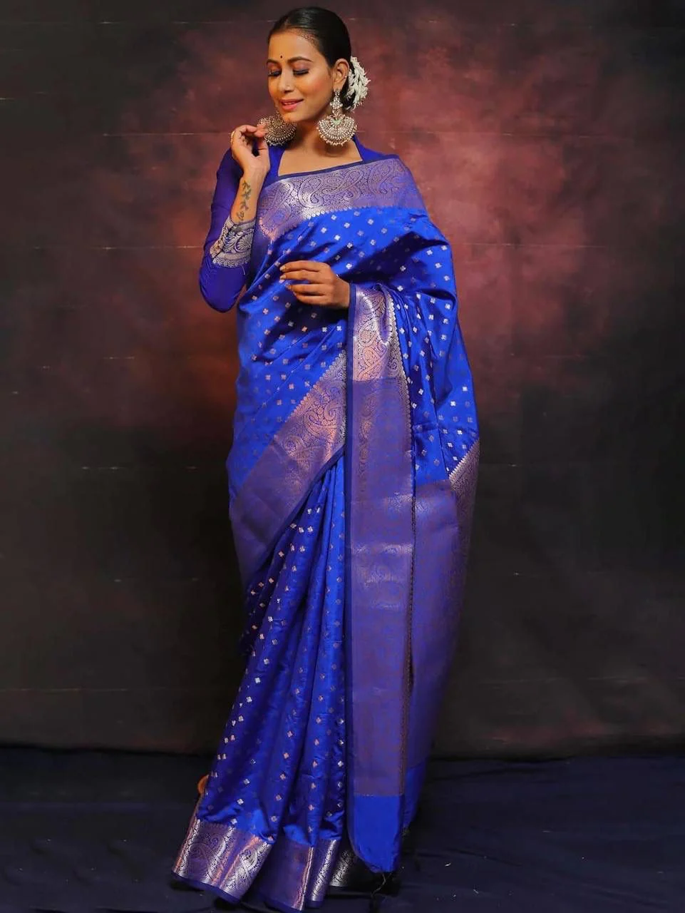 Eloquence Royal Blue Soft Silk Saree With Seraglio Blouse Piece - Image 3